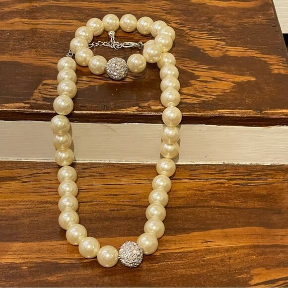 Faux Pearl Bridal Choker Necklace and Bracelet Silver Rhinestone Bead Detail - Picture 4 of 8